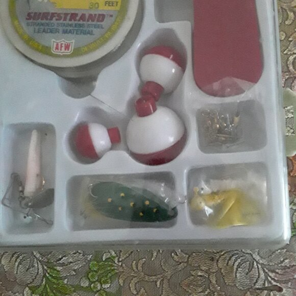 Vintage Deluxe Fishing Tackle Kit NIB - Picture 2 of 4